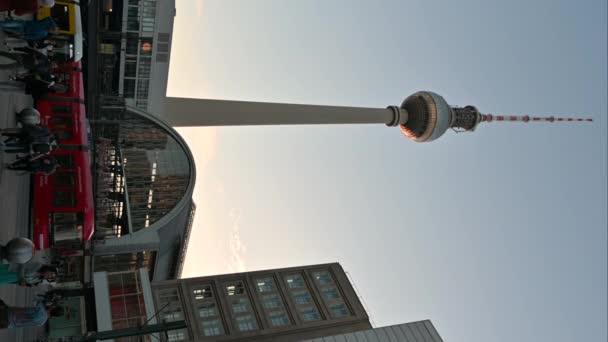 Berlín Alemania Agosto 2023 Imágenes Formato Vertical Alexander Square Destaca — Vídeos de Stock