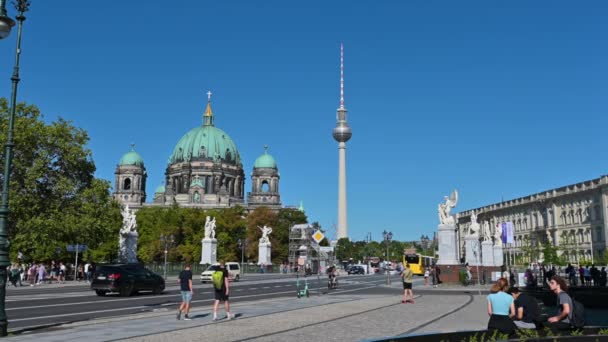 Berlijn Duitsland Augustus 2023 Prachtig Uitzicht Kathedraal Met Ernaast Grote — Stockvideo