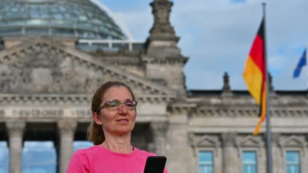 Berlin Almanya Ağustos 2023 Eski Parlamento Binası Reichstag Planında Selfie — Stok video