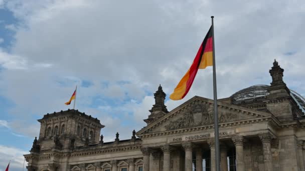 Berlin Almanya Ağustos 2023 Almanya Bayrağının Eski Parlamento Binası Olan — Stok video
