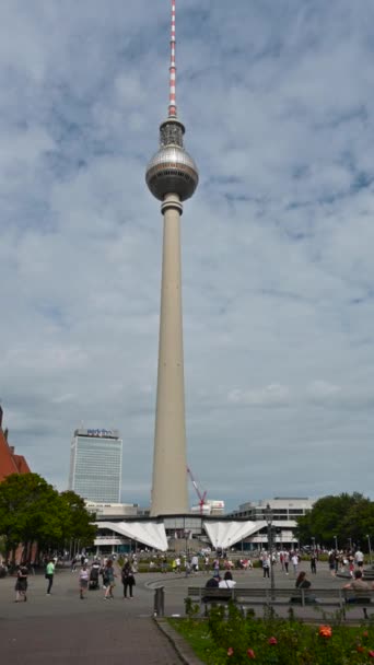 Berlino Germania Agosto 2023 Filmati Formato Verticale Rallentatore Alexanderplatz Immensa — Video Stock
