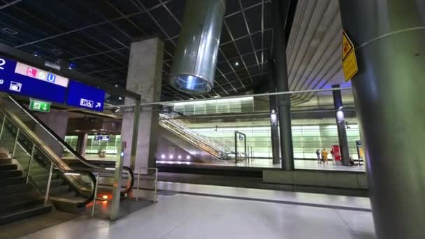 Berlin Allemagne Août 2023 Images Mouvement Incliné Station Métro Potsdamer — Video
