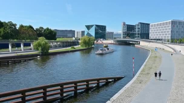 Berlim Alemanha Agosto 2023 Filmagem Com Vista Para Rio Spree — Vídeo de Stock