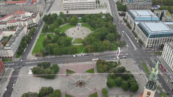 Berlin Almanya Ağustos 2023 Hava Manzaralı Görüntüler Neptün Çeşmesinden Şehrin — Stok video
