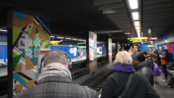 Lyon França Dezembro 2023 Filmagem Plataforma Metrô Lotado Pessoas Trem — Vídeo de Stock