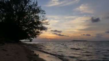 Pasifik Okyanusu 'ndaki Karimunjawa adasında gün doğumu