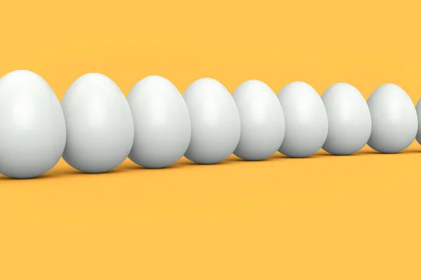Grup Çiftliği Çiğ Organik Beyaz Tavuk Yumurtaları Sırada Sarı Arka — Stok fotoğraf