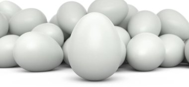 Beyaz arka planda kalabalık içinde bir grup çiğ organik tavuk yumurtası. Kutlama ve davetiye kartları için 3D paskalya yumurtası tasarımı