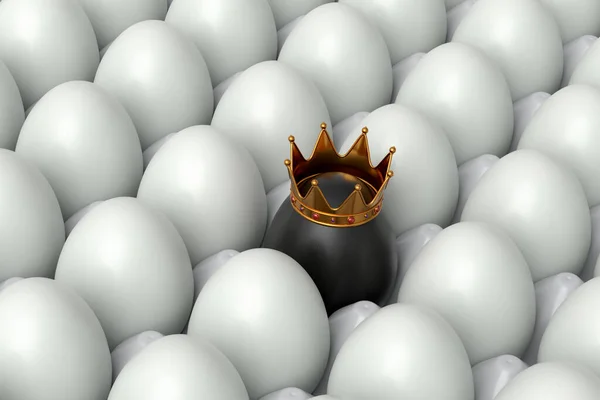 Beyaz Tavuk Yumurtası Yığını Beyaz Arka Planda Kraliyet Tacıyla Eşşiz — Stok fotoğraf