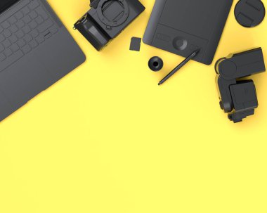 Monokrom tasarımcı çalışma alanının en üst görüntüsü ve dizüstü bilgisayar, tablet, dijital kamera ve sarı arka planda spidlight flaş gibi teçhizatlar. İllüstratör ve fotoğrafçılık araçları için aksesuarların 3d görüntülenmesi