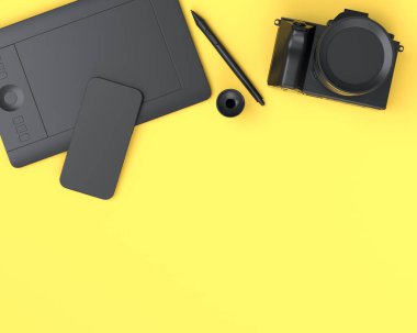 Monokrom tasarımcı çalışma alanının üst görüntüsü ve dizüstü bilgisayar, tablet, telefon ve kulaklık gibi cihazlar sarı arka planda. Çizim, çizim ve illüstratör veya fotoğrafçılık araçları için 3D aksesuar hazırlayıcı