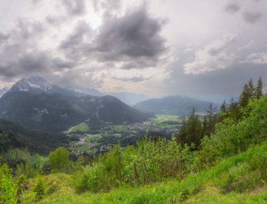 Jenner bağla Berchtesgaden Milli Parkı, üst Bavyera Alpleri, Almanya, Avrupa'Konigsee gölden görünümünü. Doğa kavramı arka plan güzelliği.