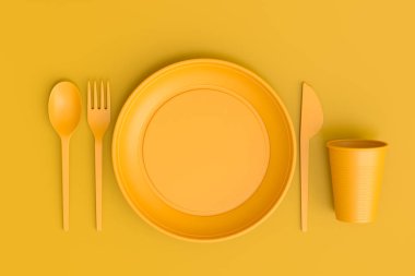 Tabak, halk, kaşık, bıçak, bardak, biber ve tuz değirmeni gibi sarı monokrom arka planda fotokopi alanı olan tek kullanımlık aletler. 3D dünyayı kurtarma ve sıfır atık kavramı