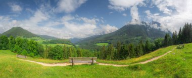 Çayır Jenner yakınındaki güzel manzarasına mount Berchtesgaden Milli Parkı, üst Bavyera Alpleri, Almanya, Avrupa. Gökyüzü kırpma yolu