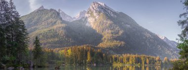 Watzmann dağın Berchtesgaden Milli Parkı, üst Bavyera Alpleri, Almanya, Avrupa Konigssee göl yakınındaki güzel manzara. Doğa kavramı arka plan güzelliği.