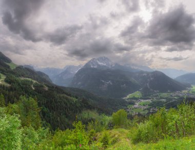 Jenner bağla Berchtesgaden Milli Parkı, üst Bavyera Alpleri, Almanya, Avrupa'Konigsee gölden görünümünü. Doğa kavramı arka plan güzelliği.