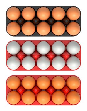 Beyaz şeffaf arka planda izole edilmiş, düzgün istiflenmiş kahverengi ve beyaz yumurtalarla dolu plastik tepsiler. Yumurta çeşitliliği ve gıda endüstrisi kavramı