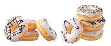 Beyaz çikolata kaplı çörekler, serpiştirmeler, beyaz çiselemeler ve beyaz şeffaf arka planda izole edilmiş noktalar. 3D görüntüleme ve tatlı çeşitliliği