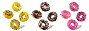 Beyaz şeffaf arka planda renkli kremalı, serpiştirilmiş ve çikolatalı çeşitli çörekler. 3D görüntüleme ve tatlı çeşitliliği