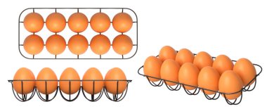 Beyaz şeffaf arka planda izole edilmiş, düzgün istiflenmiş kahverengi yumurtalarla dolu metal tepsiler. Yumurta çeşitliliği ve gıda endüstrisi kavramı