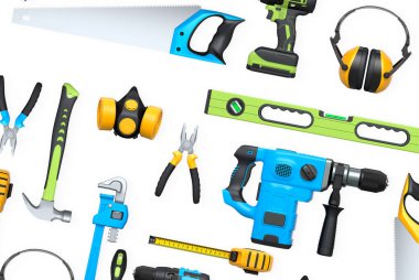 Yapı araçları, miğferler ve güvenlik teçhizatlarının toplanması, kırpma yolu ile beyaz arka planda izole edilmiş, iş güvenliğini sembolize ediyor ve sanayiyi inşa ediyor