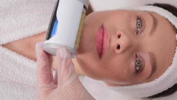 Cosmetologia Del Ringiovanimento Bellezza Femminile Procedura Cura Della Pelle Cosmetologo — Video Stock