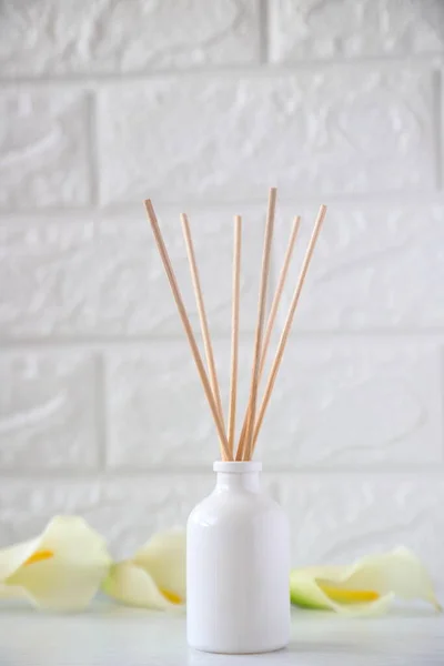 Aroma Reed Diffuser Stick Perfume Decorated Room Minimal Design Idea — Stock Photo, Image