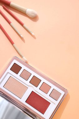 Çıplak renk göz gölgesi paleti, metin için boşluk