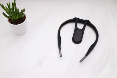 Masadaki omurga için akıllı duruş düzelticisi, yaşam tarzı sendeleme, modelleme