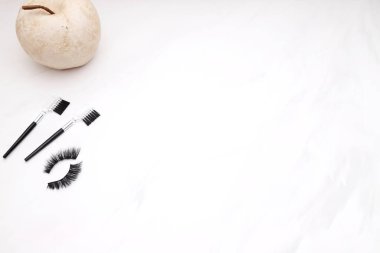 Sahte kirpikler, güzellik aksesuarları.