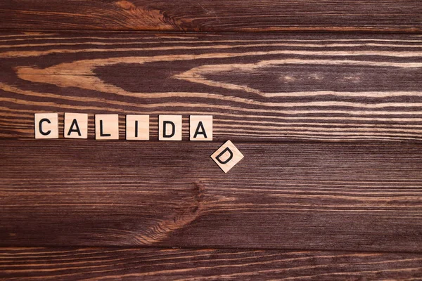 Word Calidad Spanische Wortqualität Auf Holzgrund — Stockfoto