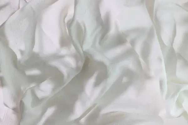 Λευκό Λινό Κρεβάτι Πρωινή Σκιά — Φωτογραφία Αρχείου