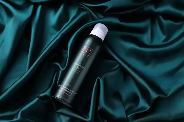 Ritüeller, JING Banyo köpüğünün ayini, vücut bakımı kozmetik markası, Vitoria, İspanya, Mart 2024