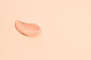 Bej tonlu krem dokusu, bağış kumaşı.