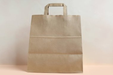 Kahverengi kağıt poşet, boş geri dönüşümlü torba.