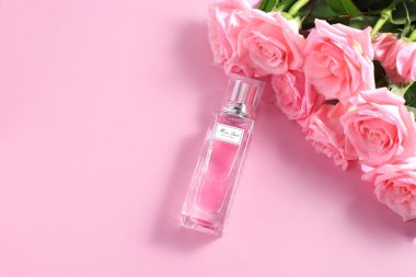 Bayan Dior Rose N 'Roses Roller parfümü, Fransız kozmetik markası, İspanya, Vitoria-Gasteiz, Haziran 2024