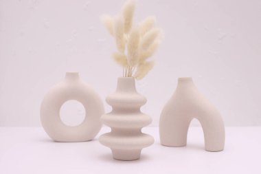 Modern seramik vazolar, İskandinav tarzı, minimalist konsept