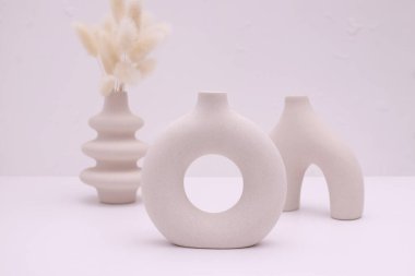 Modern seramik vazolar, İskandinav tarzı, minimalist konsept