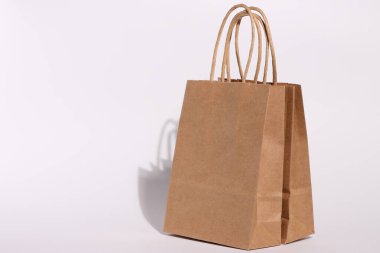 Kağıt maket eko çanta, geri dönüşümlü çanta, ekolojik alışveriş konsepti
