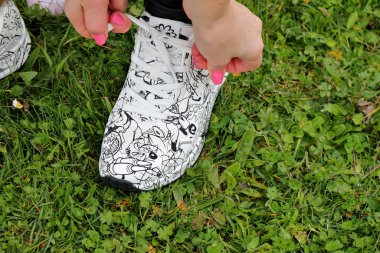 Skechers Vexx kentsel tarzı moda ayakkabılar, Vitoria-Gasteiz, İspanya, Mart 2025#