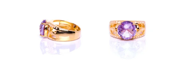 Amethyst 백색의 지르콘 Zircon Jewel 반지가 바탕에 반사되어 액세서리 컬렉션 — 스톡 사진
