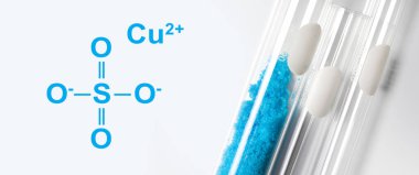 Test tüpünde moleküler yapıya sahip bakır (II) sülfat. Tıbbi ve kamusal sağlık sorunlarında kullanılan kimyasal madde.