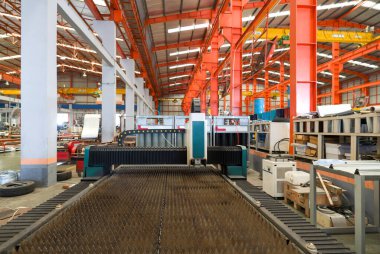 Yüksek Hassas Fiber Lazer Kesme Makinesi. Profesyonel lazer kesici üreticisi. Çelik, paslanmaz çelik, alüminyum, pirinç ve bakır gibi çeşitli malzemeleri kesmek için kullanılır..