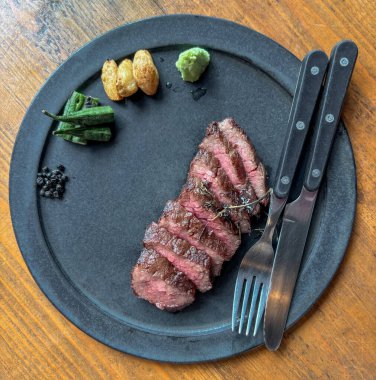 Hitachi wagyu striploin bifteği, Japon mangal lokantası ve barında hakiki Japon mutfağı..