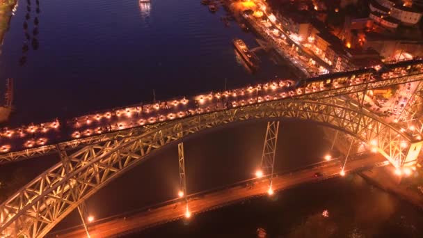 Luchtfoto Van Porto Met Luis Bridge Douro River Nachts Hoge — Stockvideo