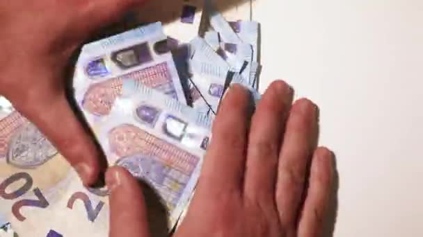 手从白桌子上摸出很多钱 20张欧元钞票 特写库存录像 — 图库视频影像