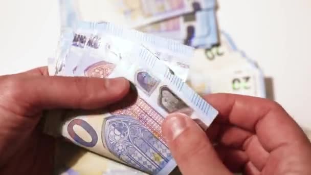 Počítáme Peníze Rukách Euro Bankovek Hromádky Bankovek Stole Detailní Záběr — Stock video