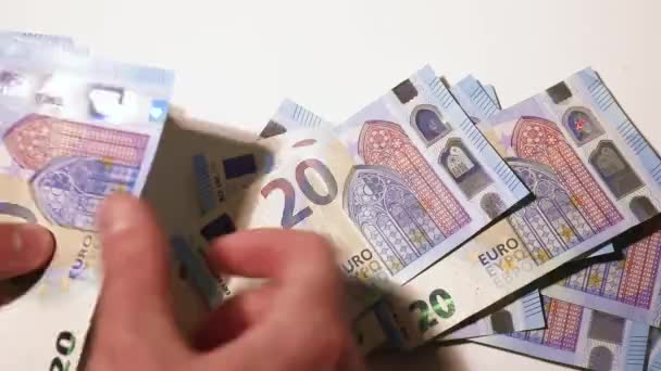 Руки Рахують Купу Грошей Кидають Білий Стіл Законопроекти Становлять Євро — стокове відео