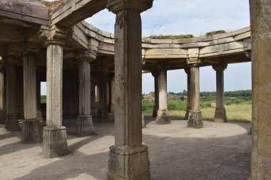 Khajuri Mescidi, iç taş sütunlar, Champaner-Pavagadh Arkeoloji Parkı, UNESCO Dünya Mirası Alanı, Gujarat, Indi