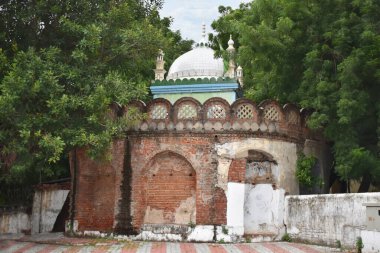 Kankaria Gölü yakınlarındaki Gebanshah Pir Dargah 'ın mezarı, Yatay Manzara, Ahmedabad, Gujarat, Hindistan